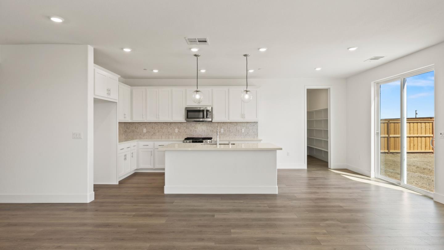 Detail Gallery Image 5 of 41 For 1314 N Orcheta Ct, Mountain House,  CA 95391 - 4 Beds | 3 Baths