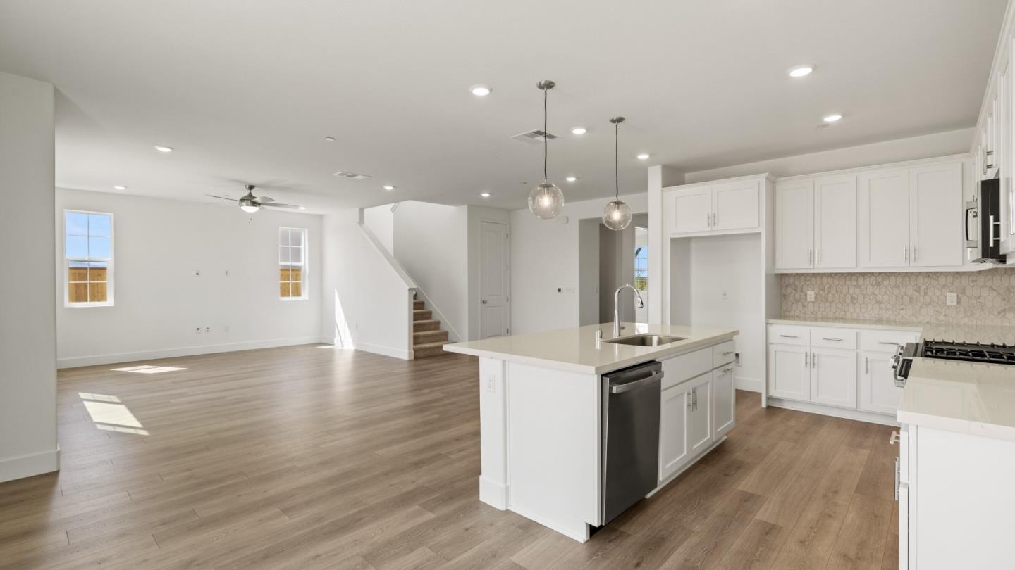 Detail Gallery Image 7 of 41 For 1314 N Orcheta Ct, Mountain House,  CA 95391 - 4 Beds | 3 Baths