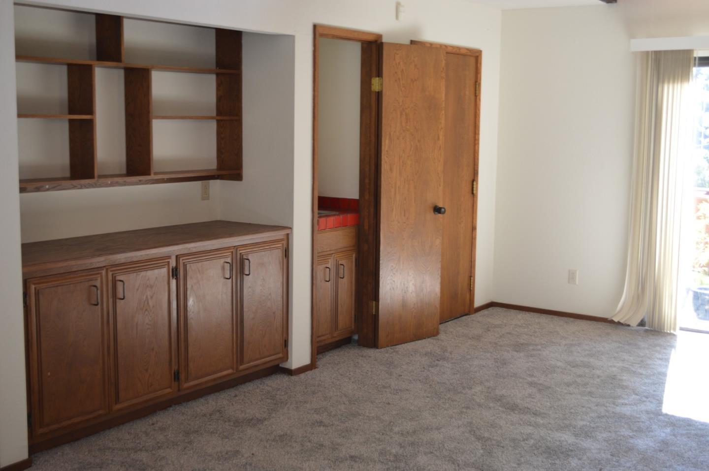 Detail Gallery Image 10 of 26 For 1005 Drake Ct, San Carlos,  CA 94070 - 4 Beds | 2/1 Baths