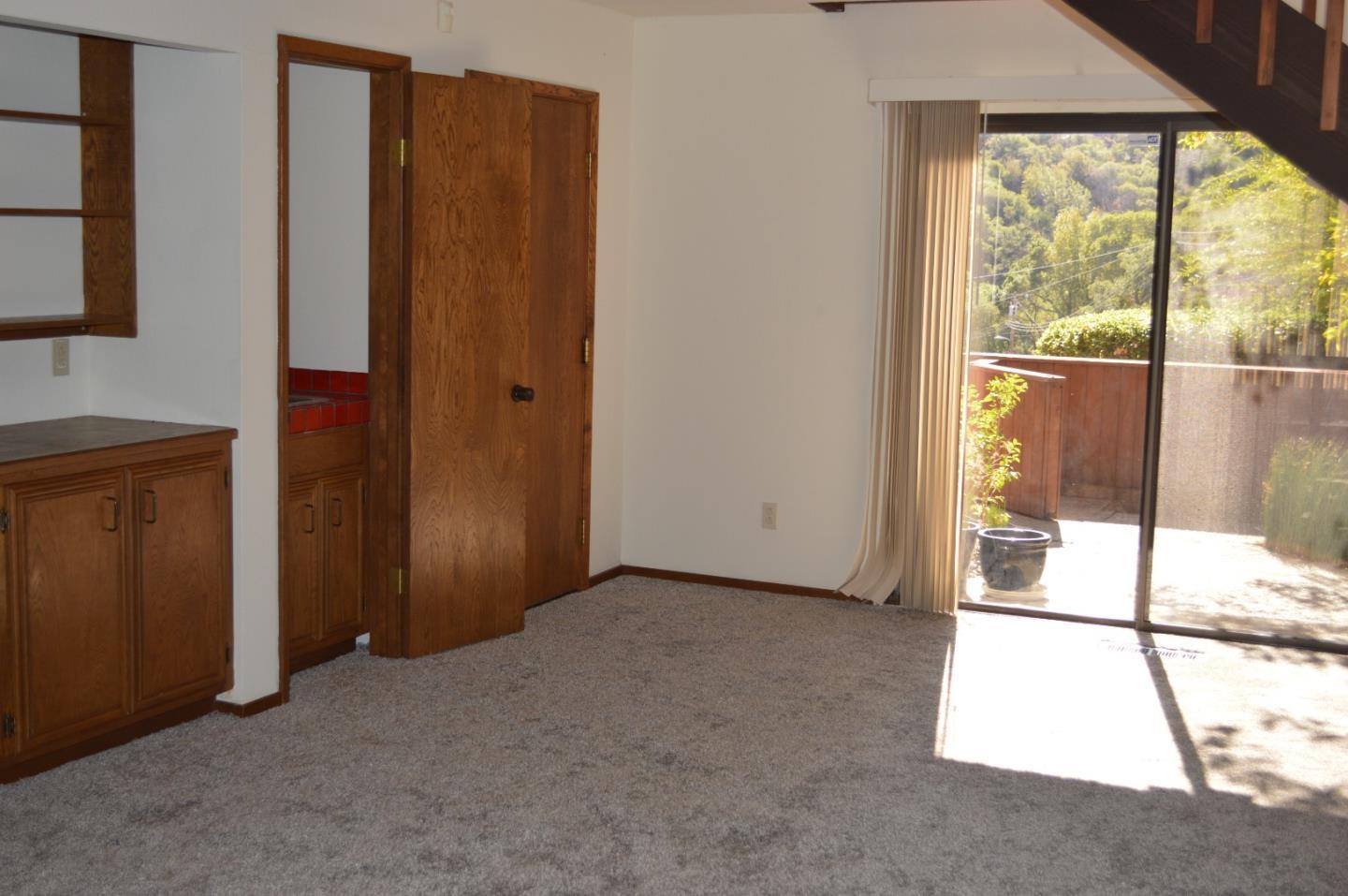 Detail Gallery Image 11 of 26 For 1005 Drake Ct, San Carlos,  CA 94070 - 4 Beds | 2/1 Baths