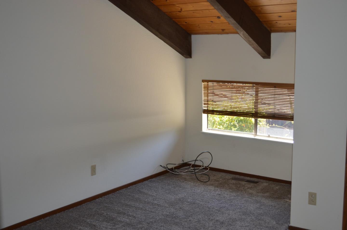 Detail Gallery Image 14 of 26 For 1005 Drake Ct, San Carlos,  CA 94070 - 4 Beds | 2/1 Baths