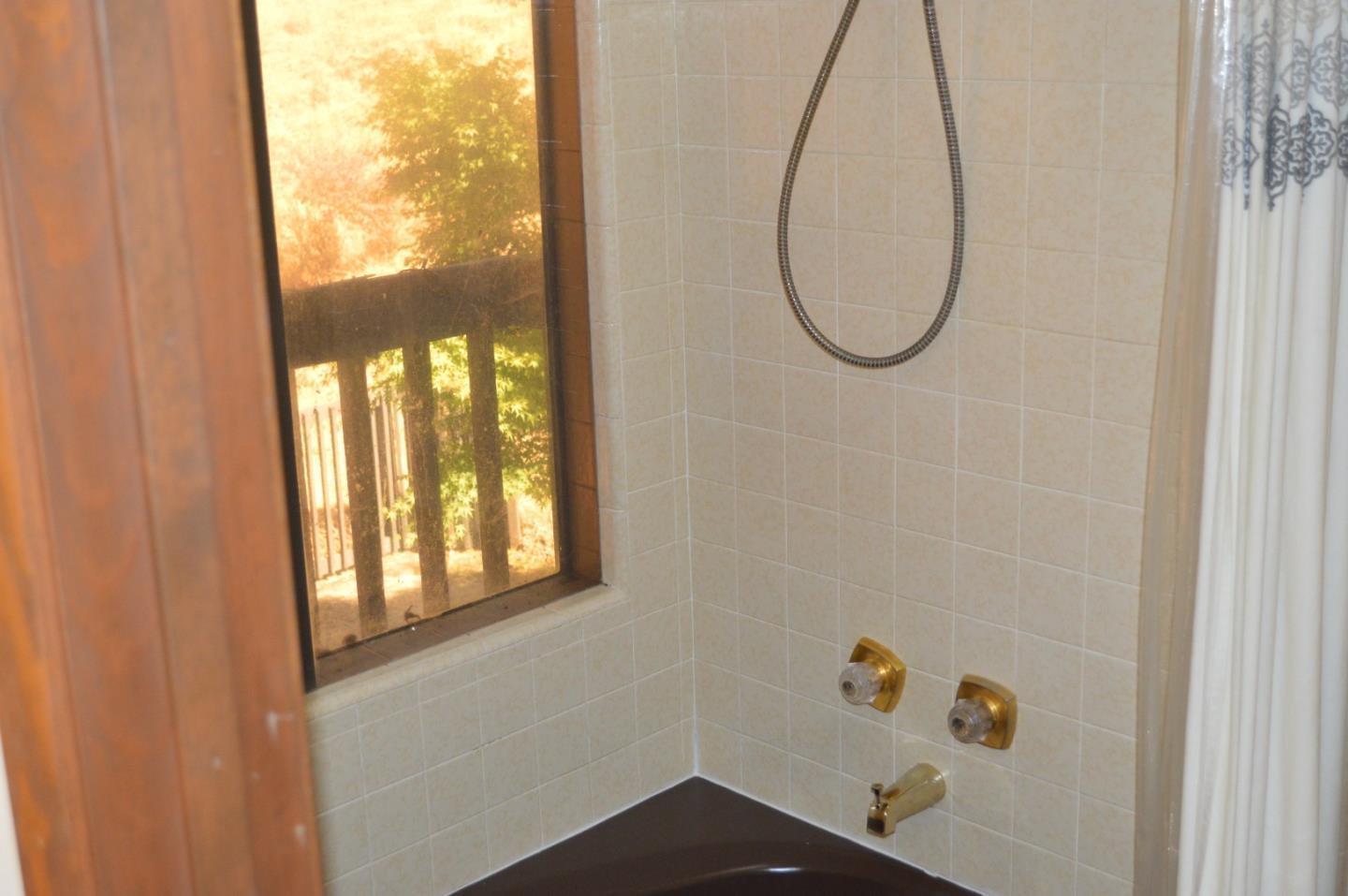 Detail Gallery Image 16 of 26 For 1005 Drake Ct, San Carlos,  CA 94070 - 4 Beds | 2/1 Baths