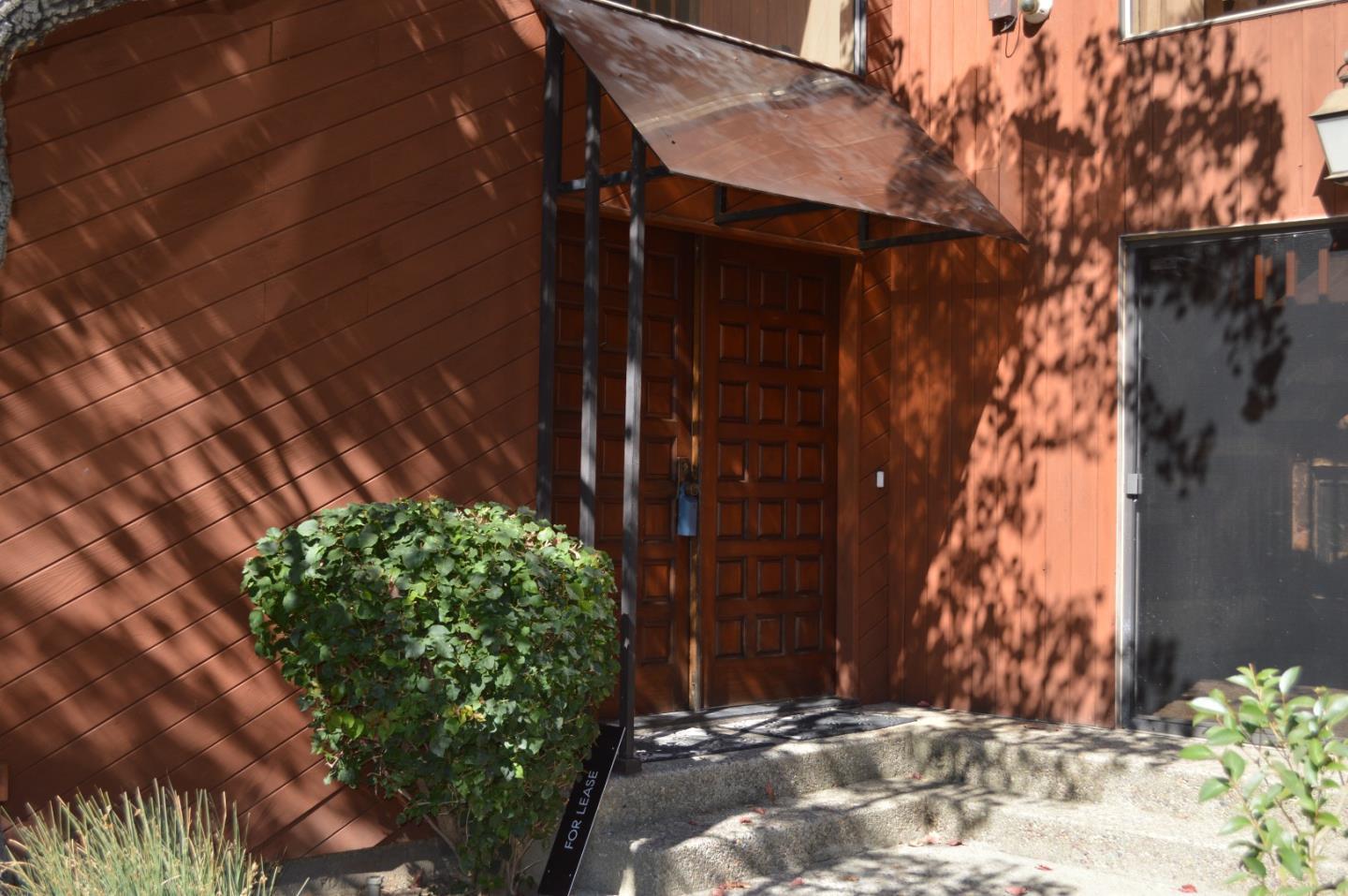 Detail Gallery Image 2 of 26 For 1005 Drake Ct, San Carlos,  CA 94070 - 4 Beds | 2/1 Baths