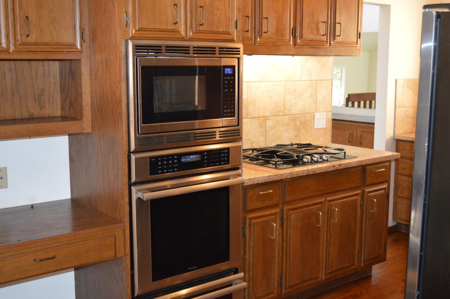 Detail Gallery Image 4 of 26 For 1005 Drake Ct, San Carlos,  CA 94070 - 4 Beds | 2/1 Baths