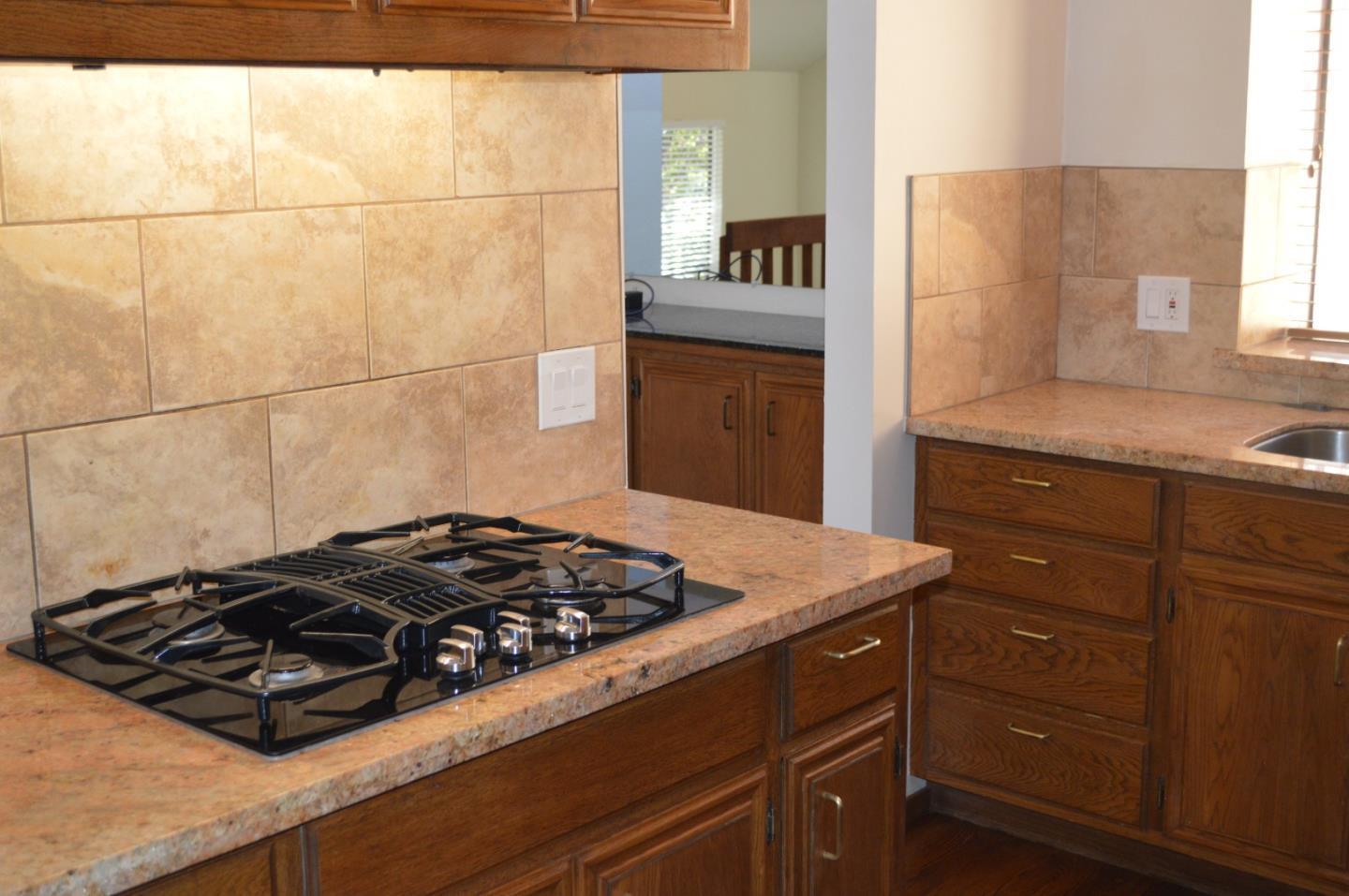 Detail Gallery Image 5 of 26 For 1005 Drake Ct, San Carlos,  CA 94070 - 4 Beds | 2/1 Baths