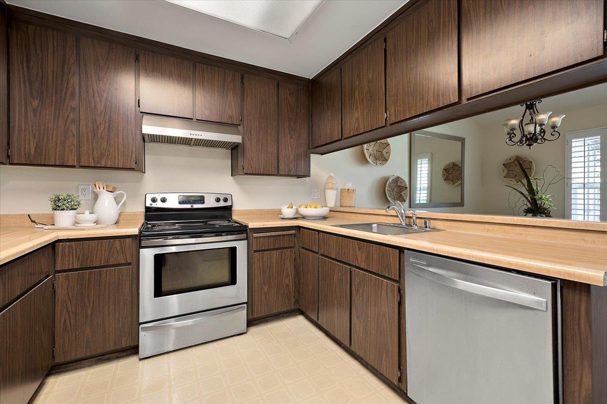 Detail Gallery Image 8 of 18 For 2296 Almaden Rd #B,  San Jose,  CA 95125 - 2 Beds | 2 Baths