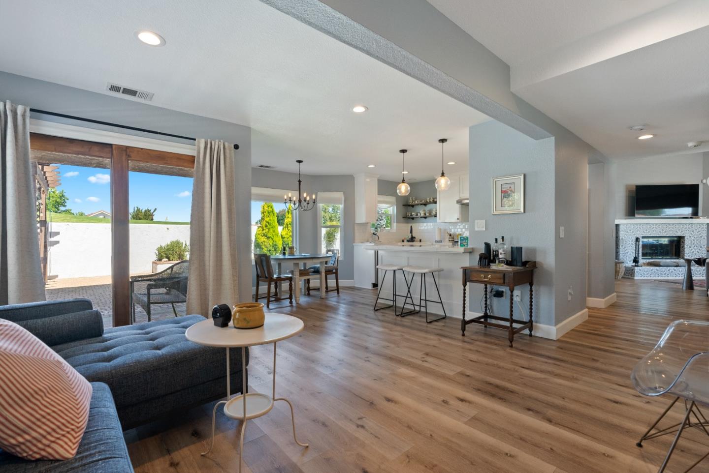 Detail Gallery Image 11 of 26 For 911 Saint Ann Dr, Paso Robles,  CA 93446 - 3 Beds | 2/1 Baths