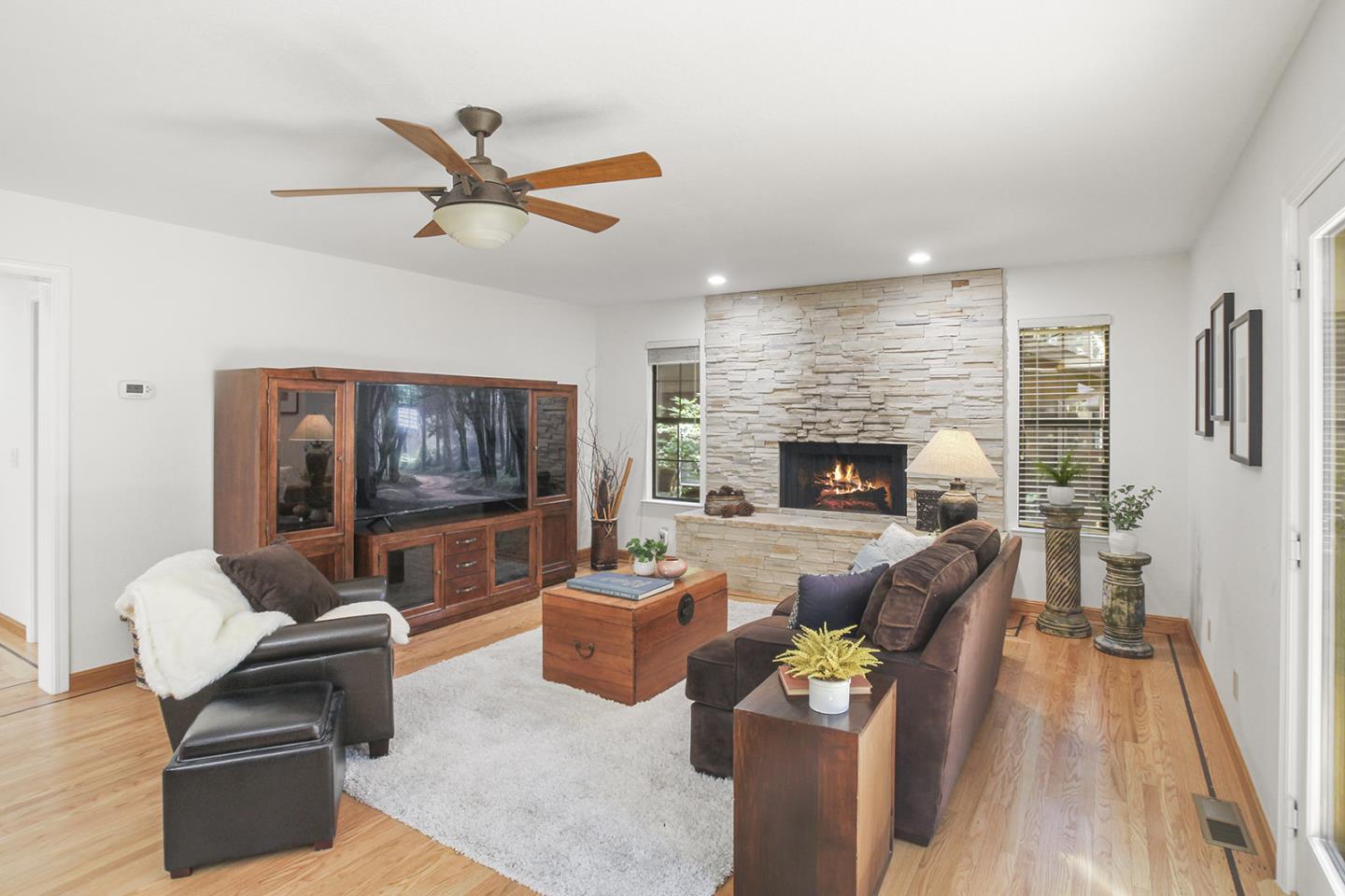 Detail Gallery Image 10 of 34 For 13630 Skyline Blvd, Woodside,  CA 94062 - 3 Beds | 2/1 Baths
