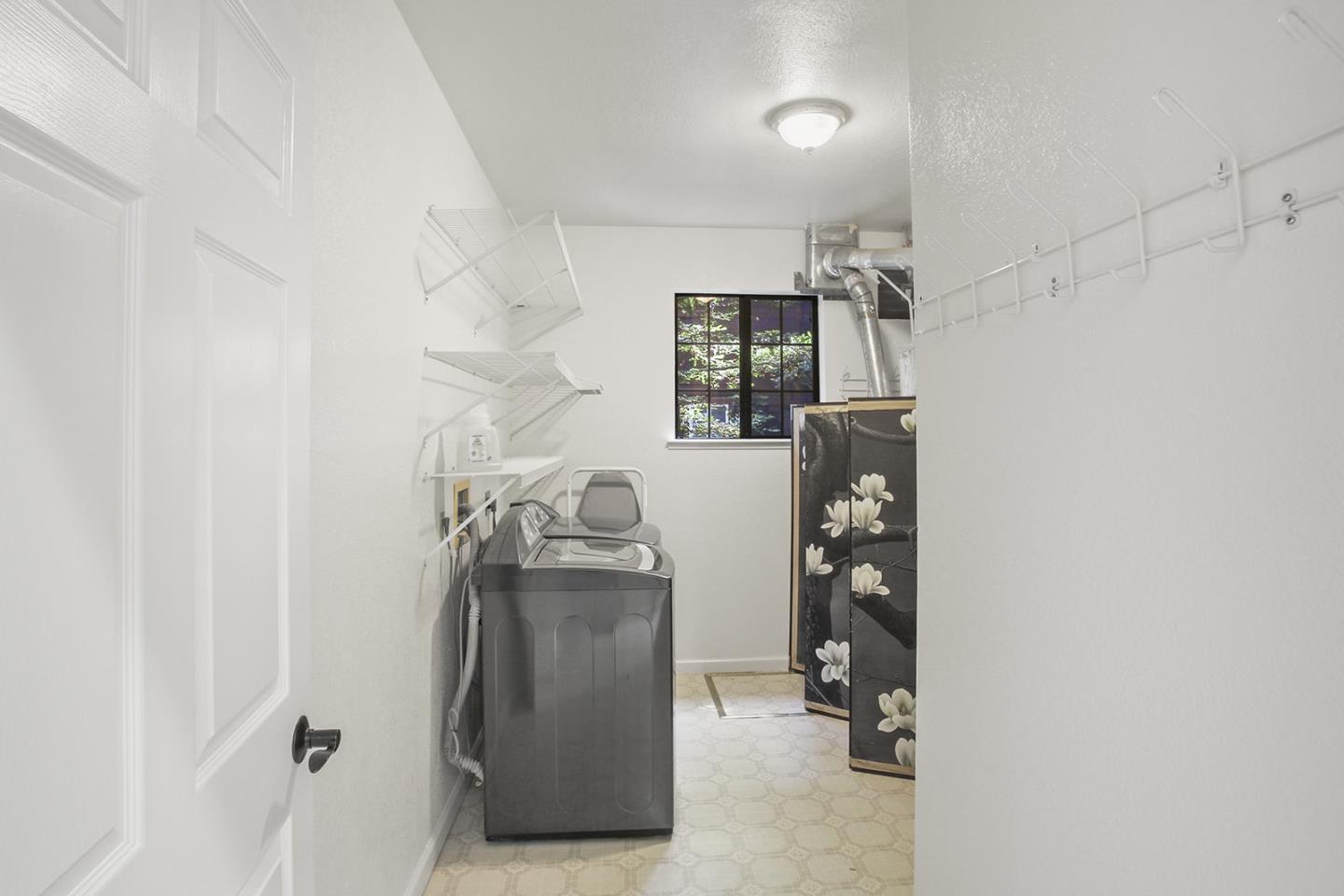 Detail Gallery Image 16 of 34 For 13630 Skyline Blvd, Woodside,  CA 94062 - 3 Beds | 2/1 Baths