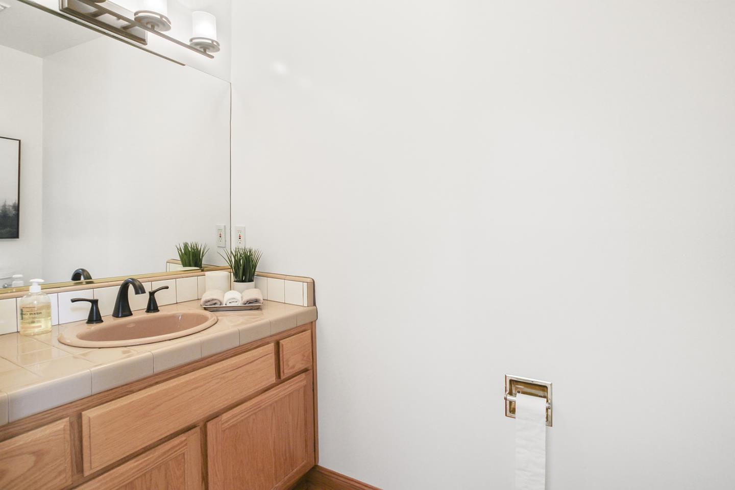 Detail Gallery Image 17 of 34 For 13630 Skyline Blvd, Woodside,  CA 94062 - 3 Beds | 2/1 Baths