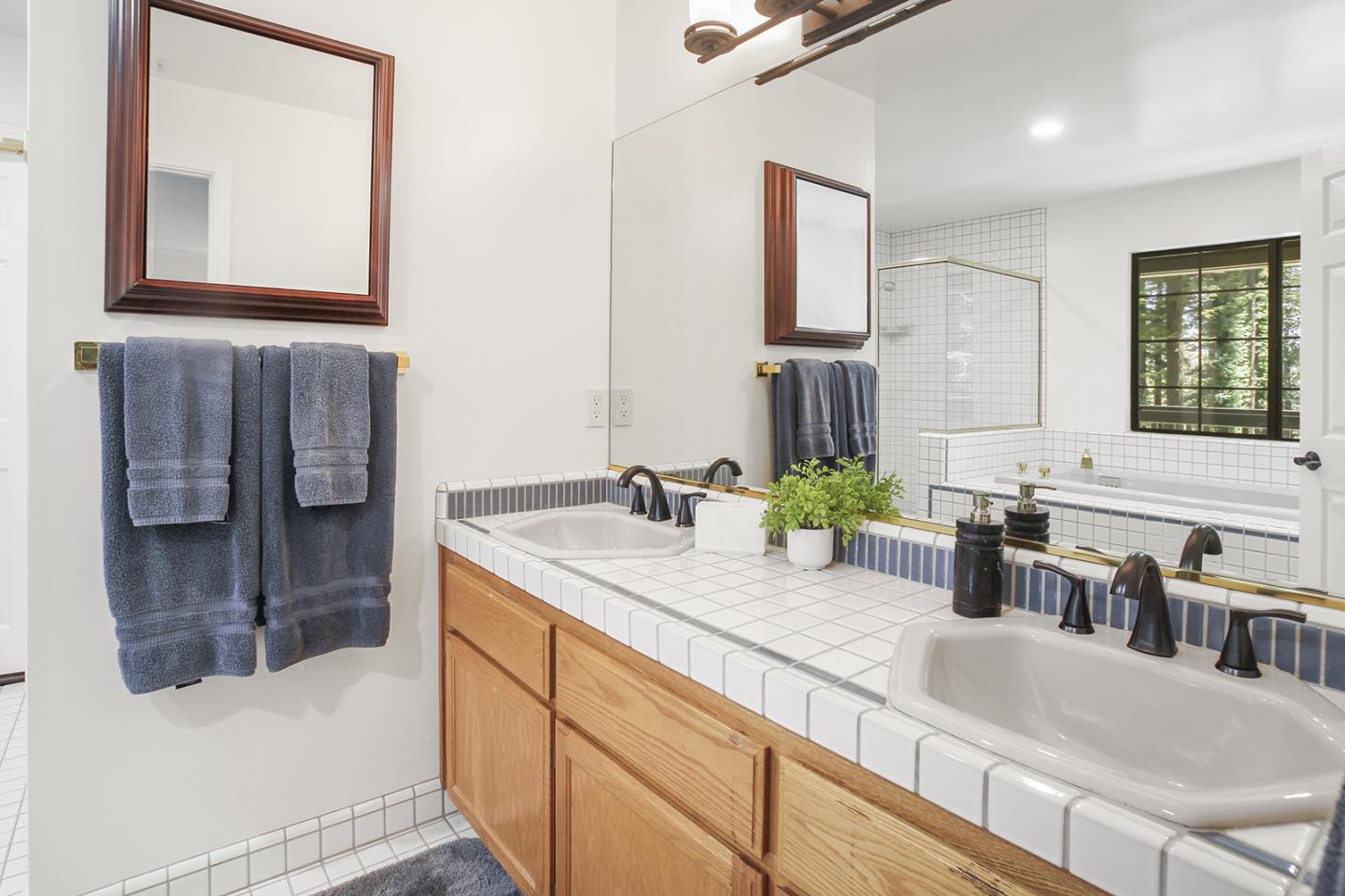 Detail Gallery Image 21 of 34 For 13630 Skyline Blvd, Woodside,  CA 94062 - 3 Beds | 2/1 Baths