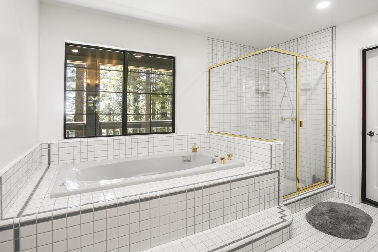 Detail Gallery Image 22 of 34 For 13630 Skyline Blvd, Woodside,  CA 94062 - 3 Beds | 2/1 Baths