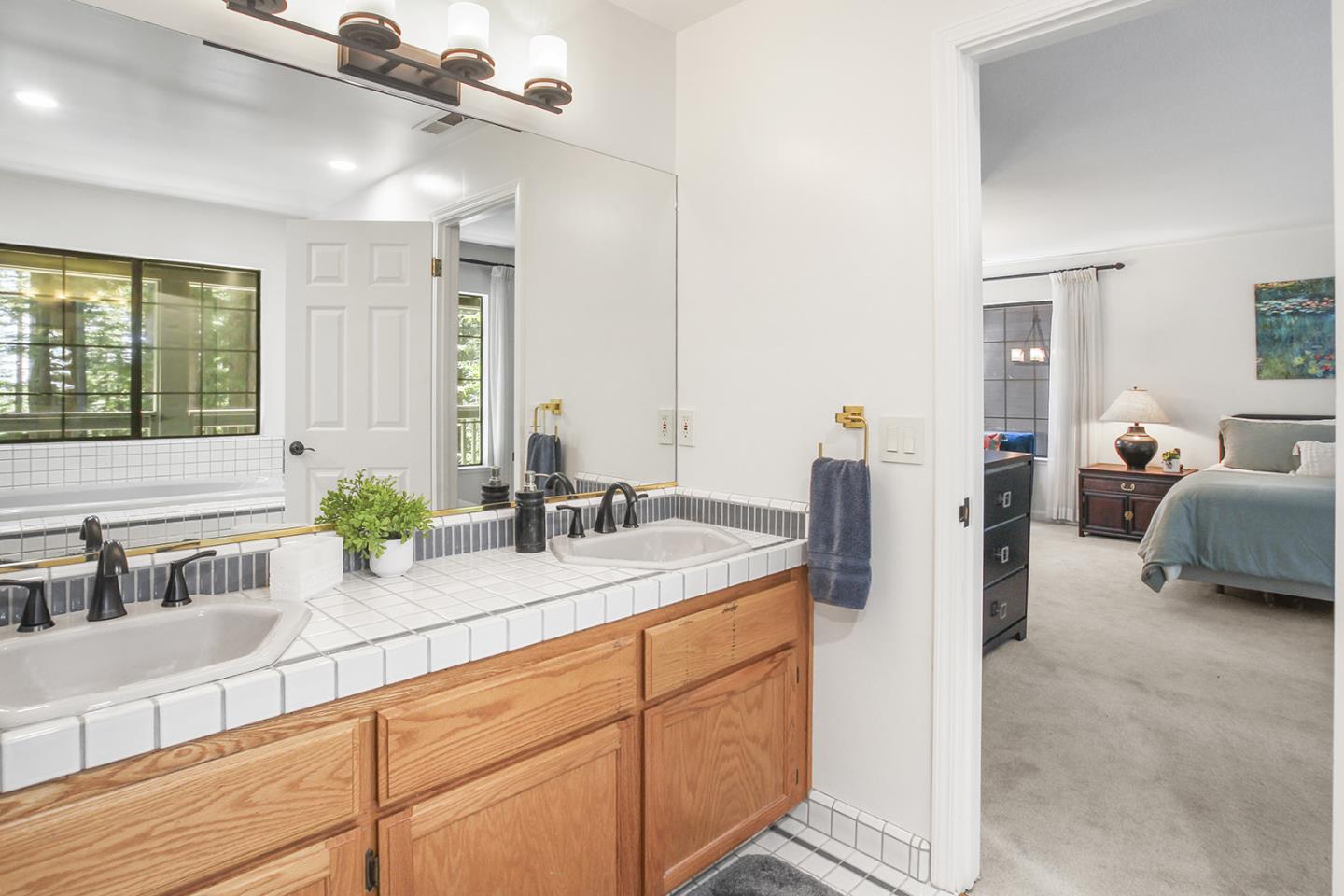 Detail Gallery Image 23 of 34 For 13630 Skyline Blvd, Woodside,  CA 94062 - 3 Beds | 2/1 Baths