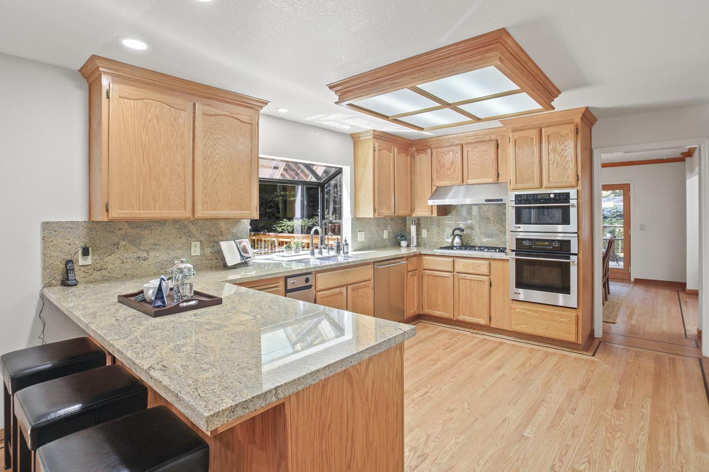Detail Gallery Image 8 of 34 For 13630 Skyline Blvd, Woodside,  CA 94062 - 3 Beds | 2/1 Baths