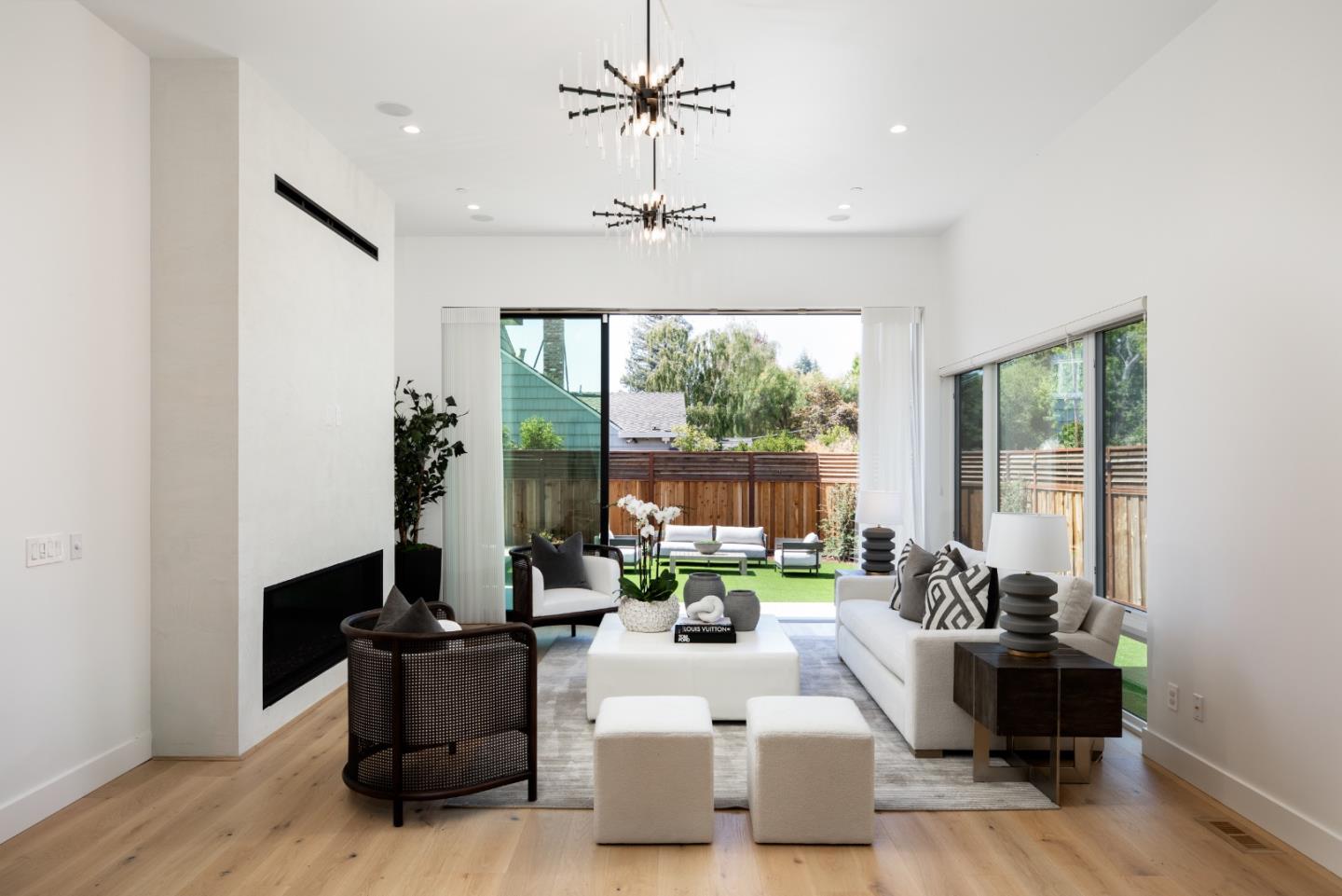 Detail Gallery Image 14 of 36 For 1686 Parkhills Ave, Los Altos,  CA 94024 - 6 Beds | 6 Baths