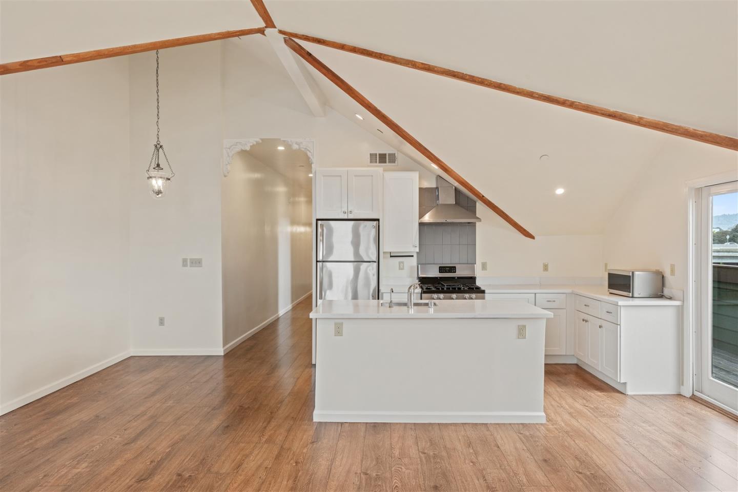 Detail Gallery Image 2 of 16 For 350 4th St, Oakland,  CA 94607 - – Beds | – Baths