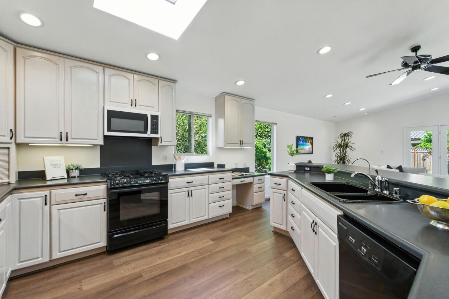Detail Gallery Image 13 of 50 For 723 Josina Ave, Palo Alto,  CA 94306 - 3 Beds | 2 Baths