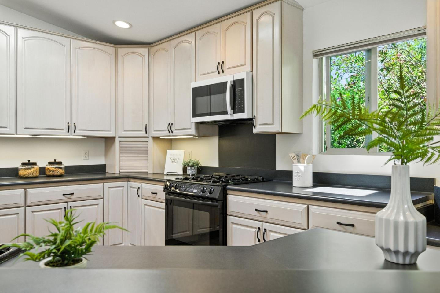 Detail Gallery Image 14 of 50 For 723 Josina Ave, Palo Alto,  CA 94306 - 3 Beds | 2 Baths