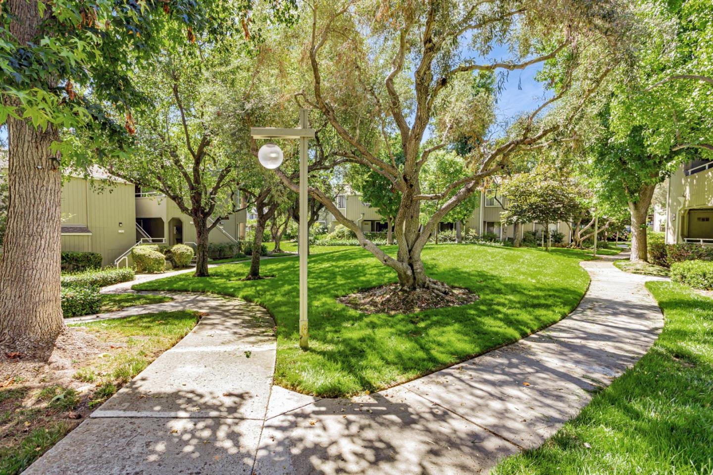 Detail Gallery Image 33 of 39 For 1721 Braddock Ct, San Jose,  CA 95125 - 2 Beds | 2 Baths