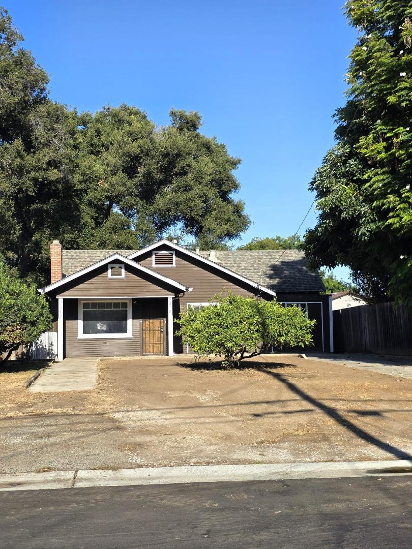 Detail Gallery Image 2 of 10 For 2375 Palo Verde Ave, East Palo Alto,  CA 94303 - 2 Beds | 1 Baths