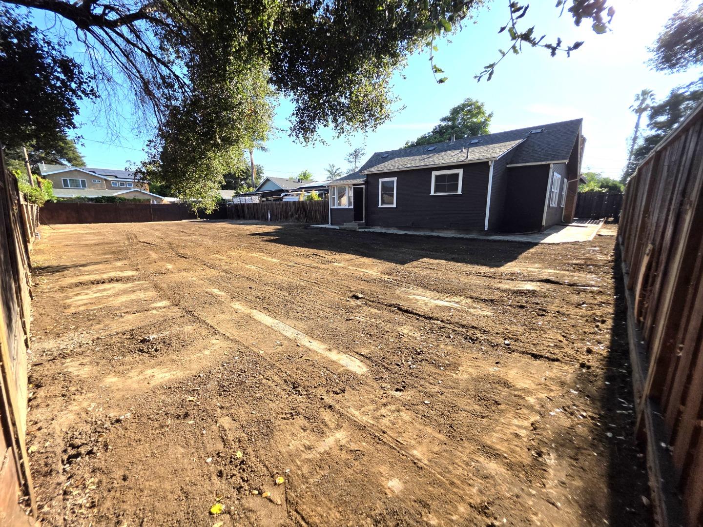 Detail Gallery Image 3 of 10 For 2375 Palo Verde Ave, East Palo Alto,  CA 94303 - 2 Beds | 1 Baths