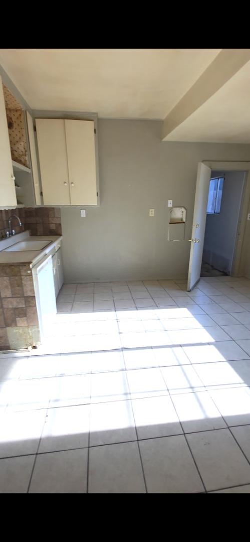 Detail Gallery Image 9 of 10 For 2375 Palo Verde Ave, East Palo Alto,  CA 94303 - 2 Beds | 1 Baths