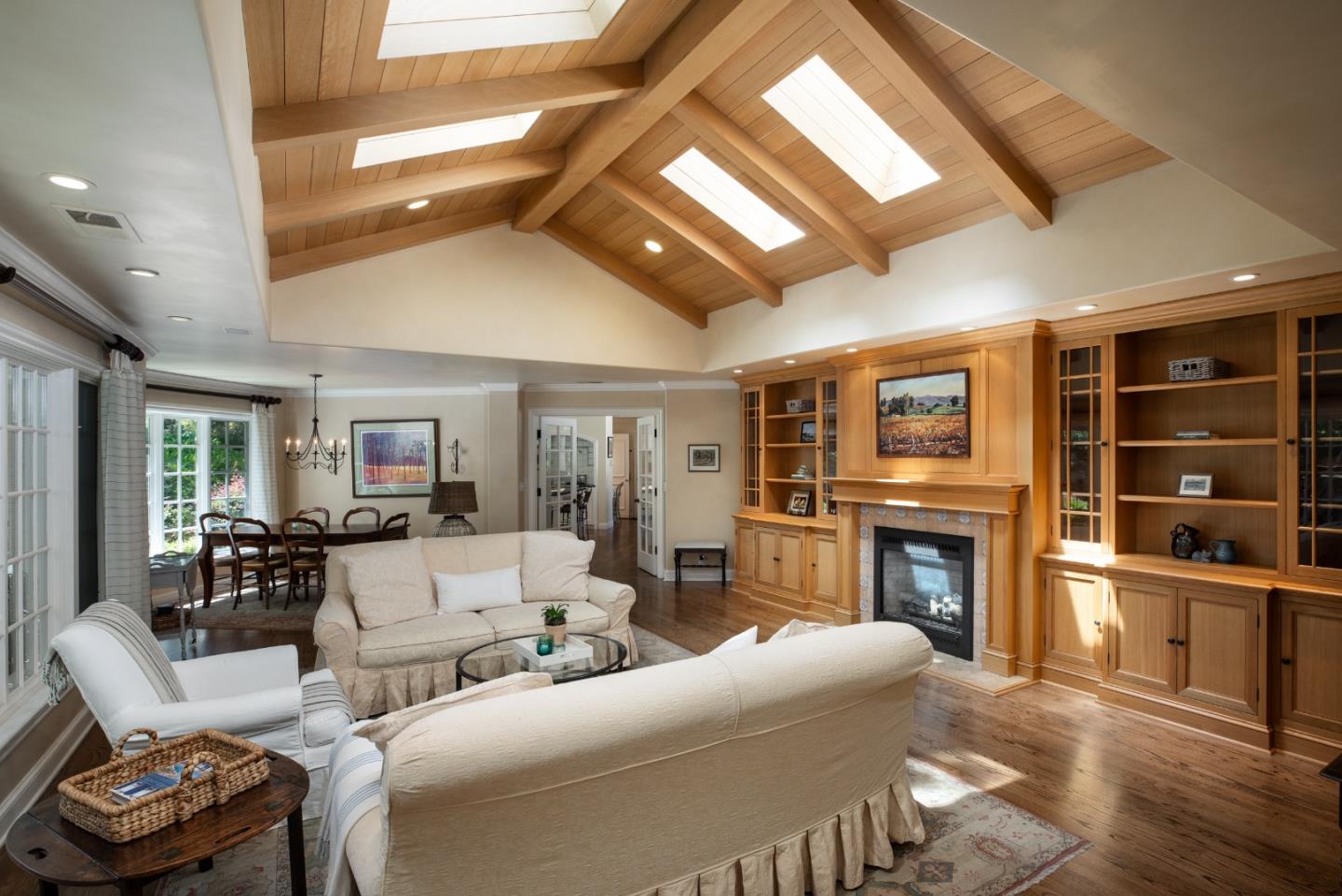 Detail Gallery Image 10 of 25 For 7 Maywood Ln, Menlo Park,  CA 94025 - 3 Beds | 2/2 Baths