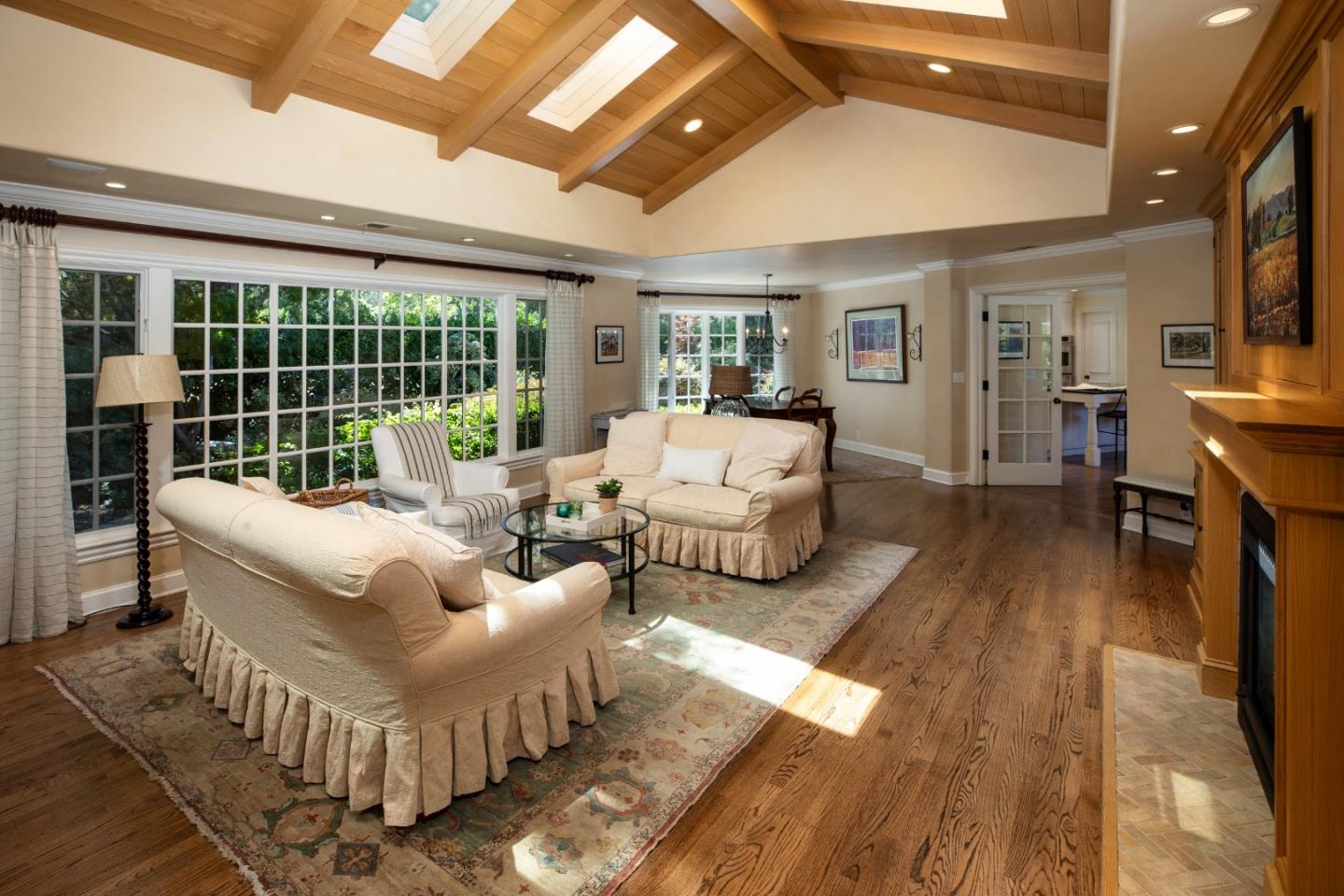 Detail Gallery Image 11 of 25 For 7 Maywood Ln, Menlo Park,  CA 94025 - 3 Beds | 2/2 Baths