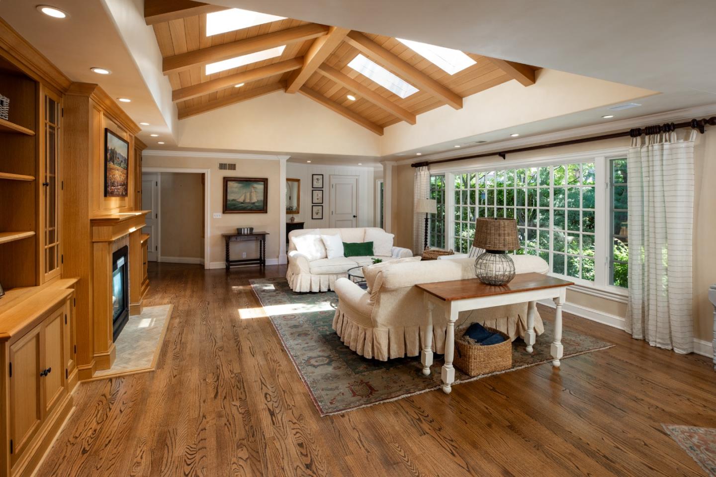 Detail Gallery Image 12 of 25 For 7 Maywood Ln, Menlo Park,  CA 94025 - 3 Beds | 2/2 Baths