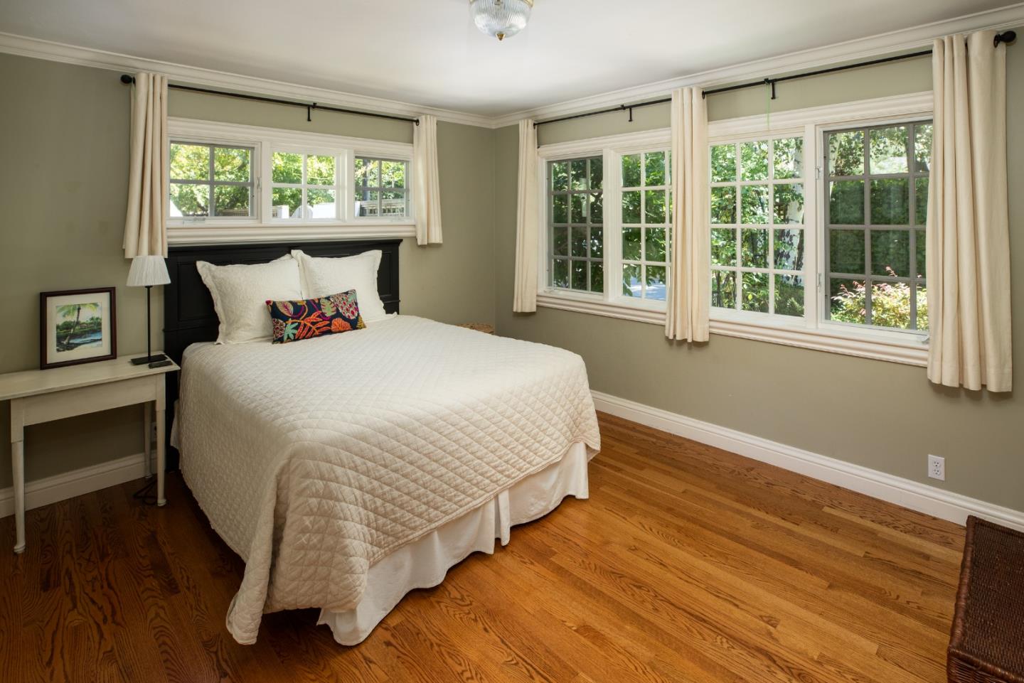 Detail Gallery Image 16 of 25 For 7 Maywood Ln, Menlo Park,  CA 94025 - 3 Beds | 2/2 Baths