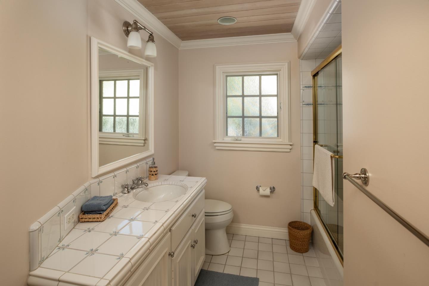 Detail Gallery Image 17 of 25 For 7 Maywood Ln, Menlo Park,  CA 94025 - 3 Beds | 2/2 Baths
