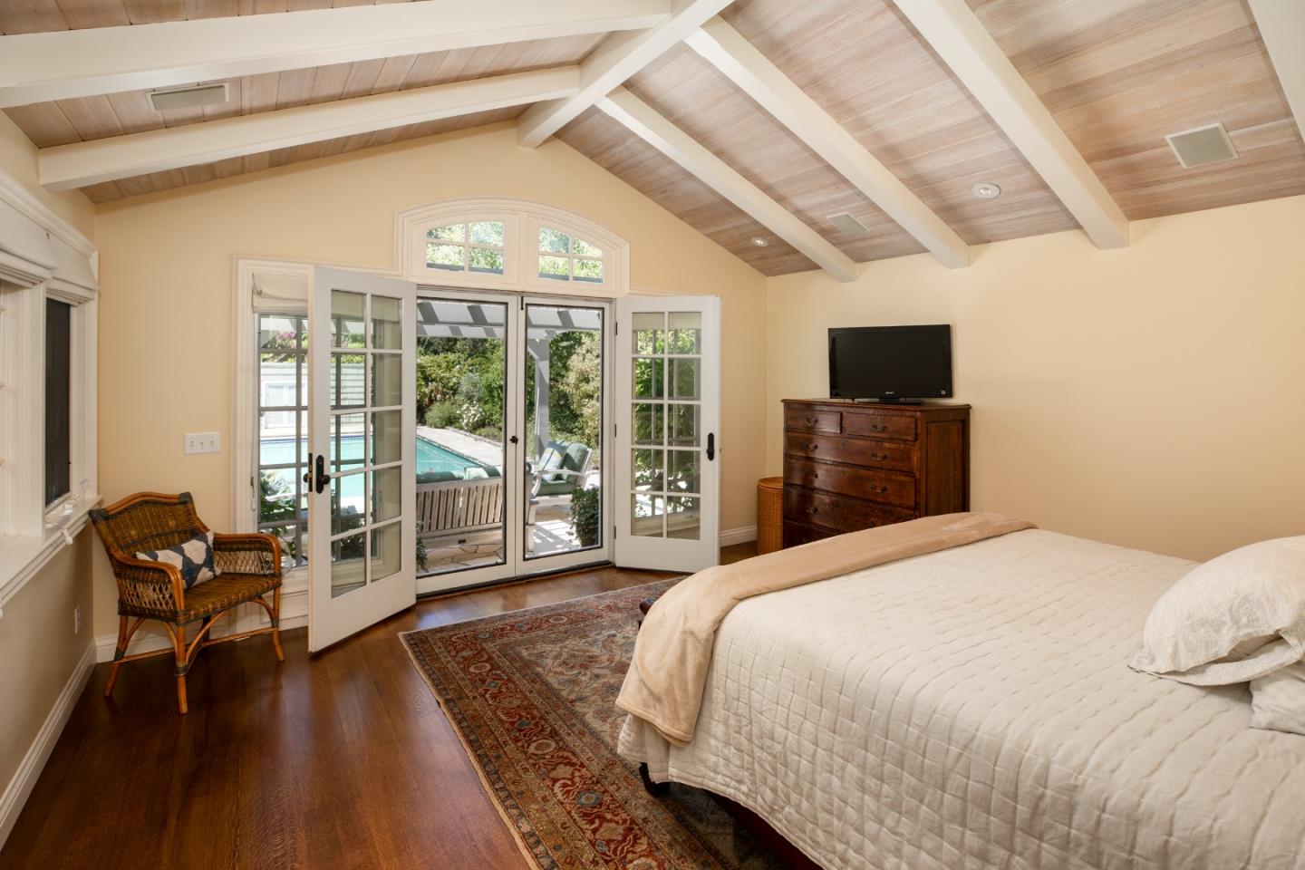 Detail Gallery Image 18 of 25 For 7 Maywood Ln, Menlo Park,  CA 94025 - 3 Beds | 2/2 Baths