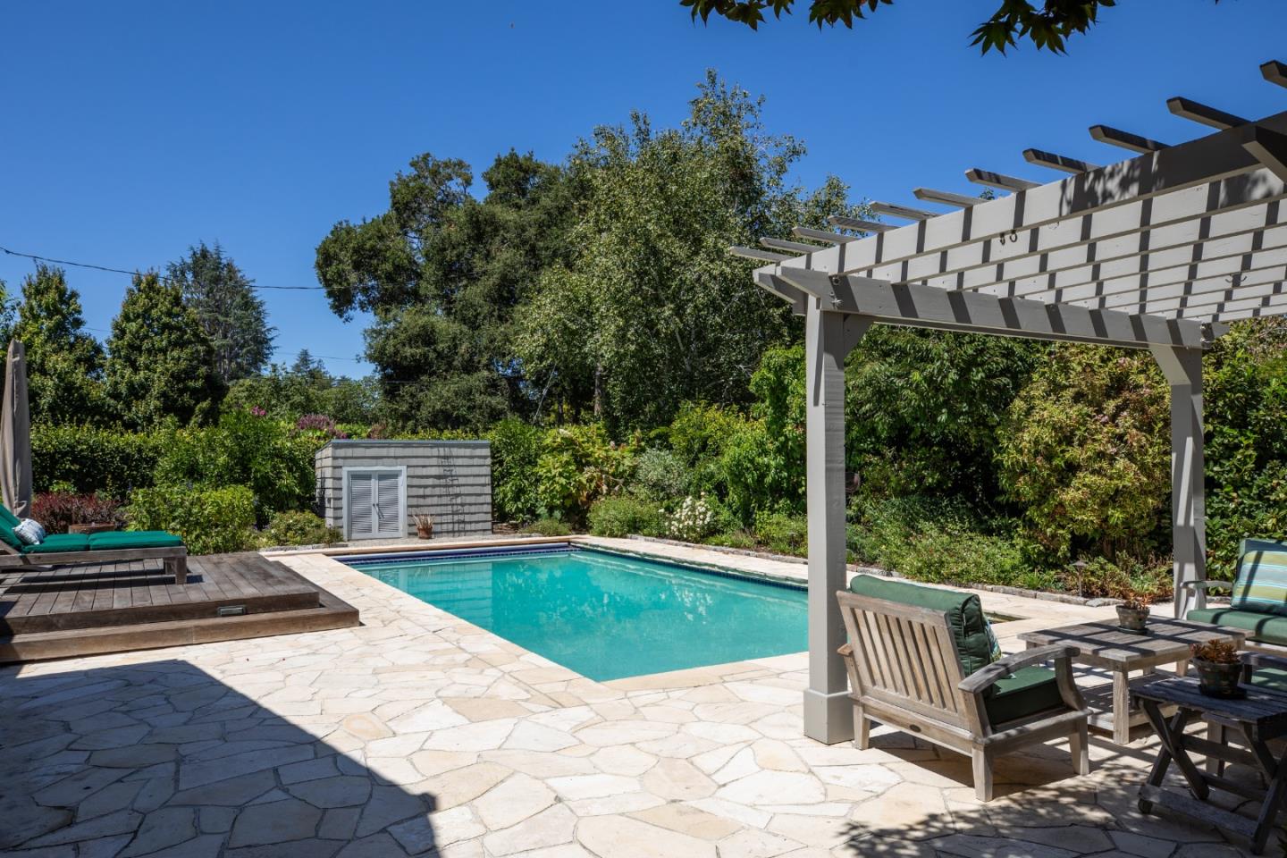 Detail Gallery Image 21 of 25 For 7 Maywood Ln, Menlo Park,  CA 94025 - 3 Beds | 2/2 Baths