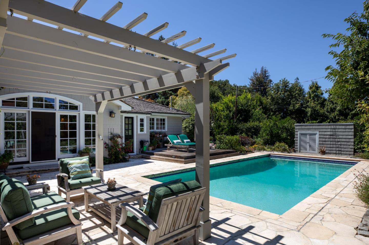 Detail Gallery Image 22 of 25 For 7 Maywood Ln, Menlo Park,  CA 94025 - 3 Beds | 2/2 Baths