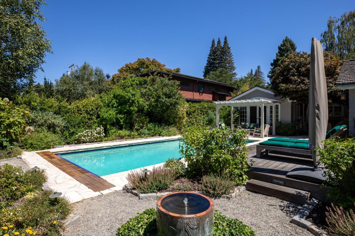 Detail Gallery Image 23 of 25 For 7 Maywood Ln, Menlo Park,  CA 94025 - 3 Beds | 2/2 Baths