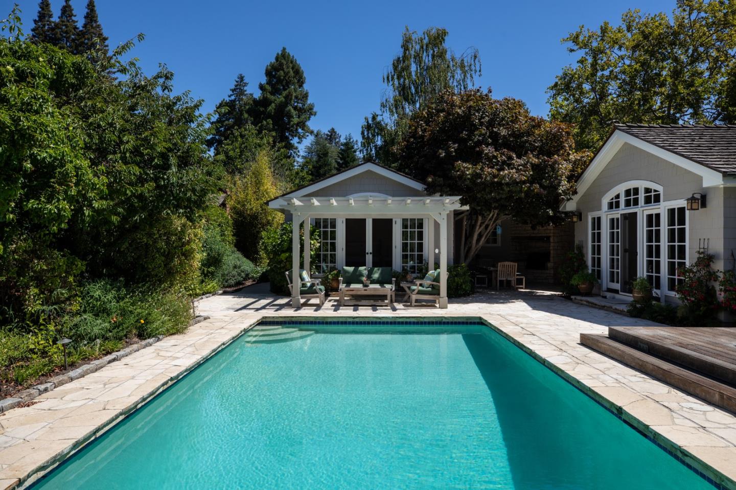 Detail Gallery Image 24 of 25 For 7 Maywood Ln, Menlo Park,  CA 94025 - 3 Beds | 2/2 Baths