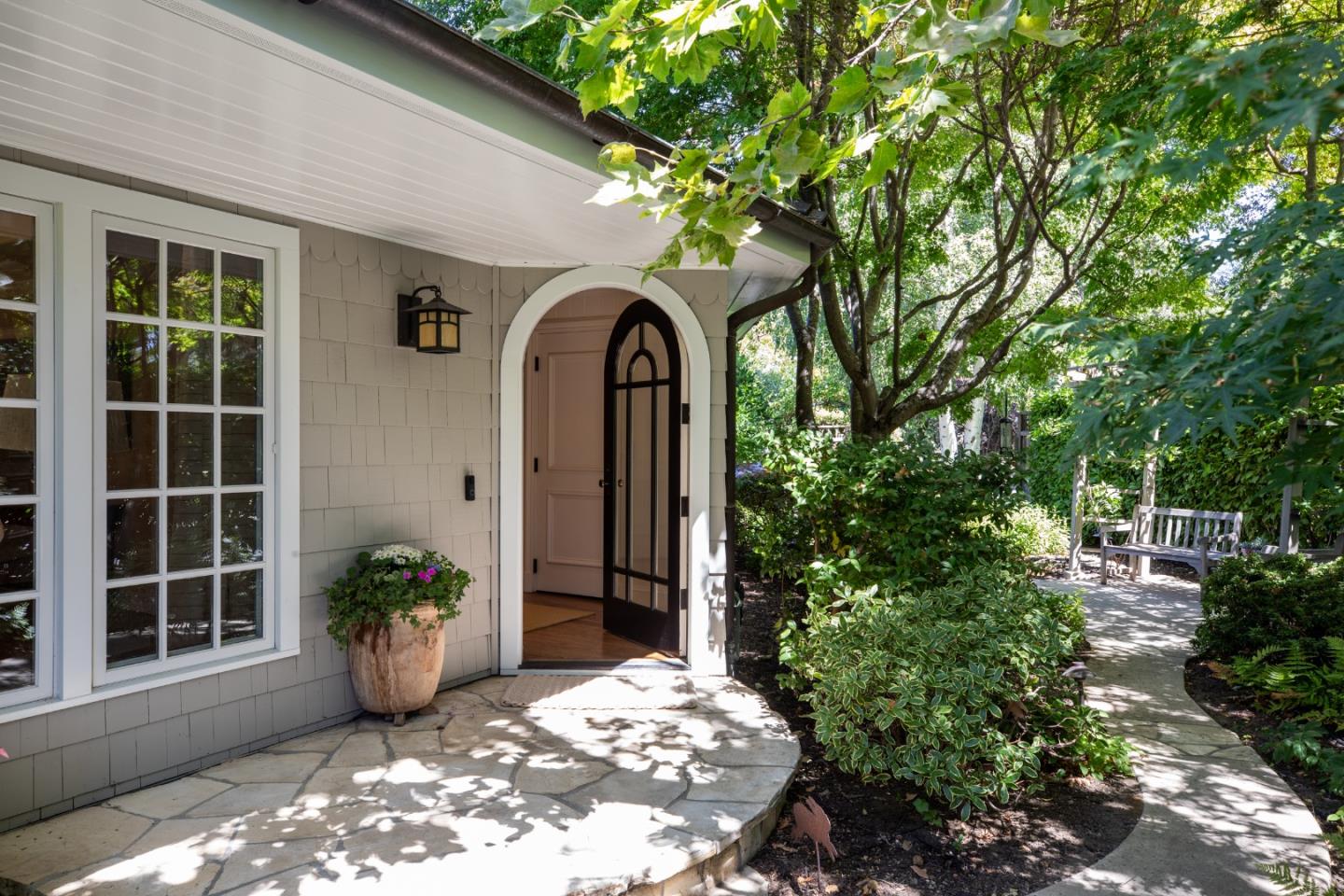 Detail Gallery Image 7 of 25 For 7 Maywood Ln, Menlo Park,  CA 94025 - 3 Beds | 2/2 Baths