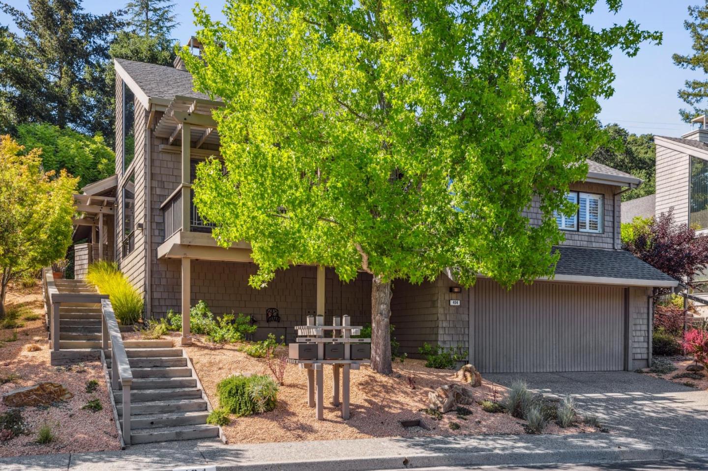 Detail Gallery Image 2 of 27 For 404 Ridge Gate Rd, Orinda,  CA 94563 - 3 Beds | 2 Baths