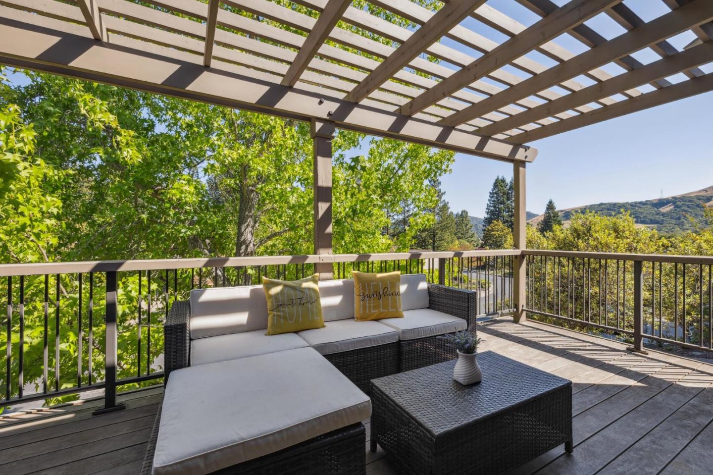 Detail Gallery Image 24 of 27 For 404 Ridge Gate Rd, Orinda,  CA 94563 - 3 Beds | 2 Baths