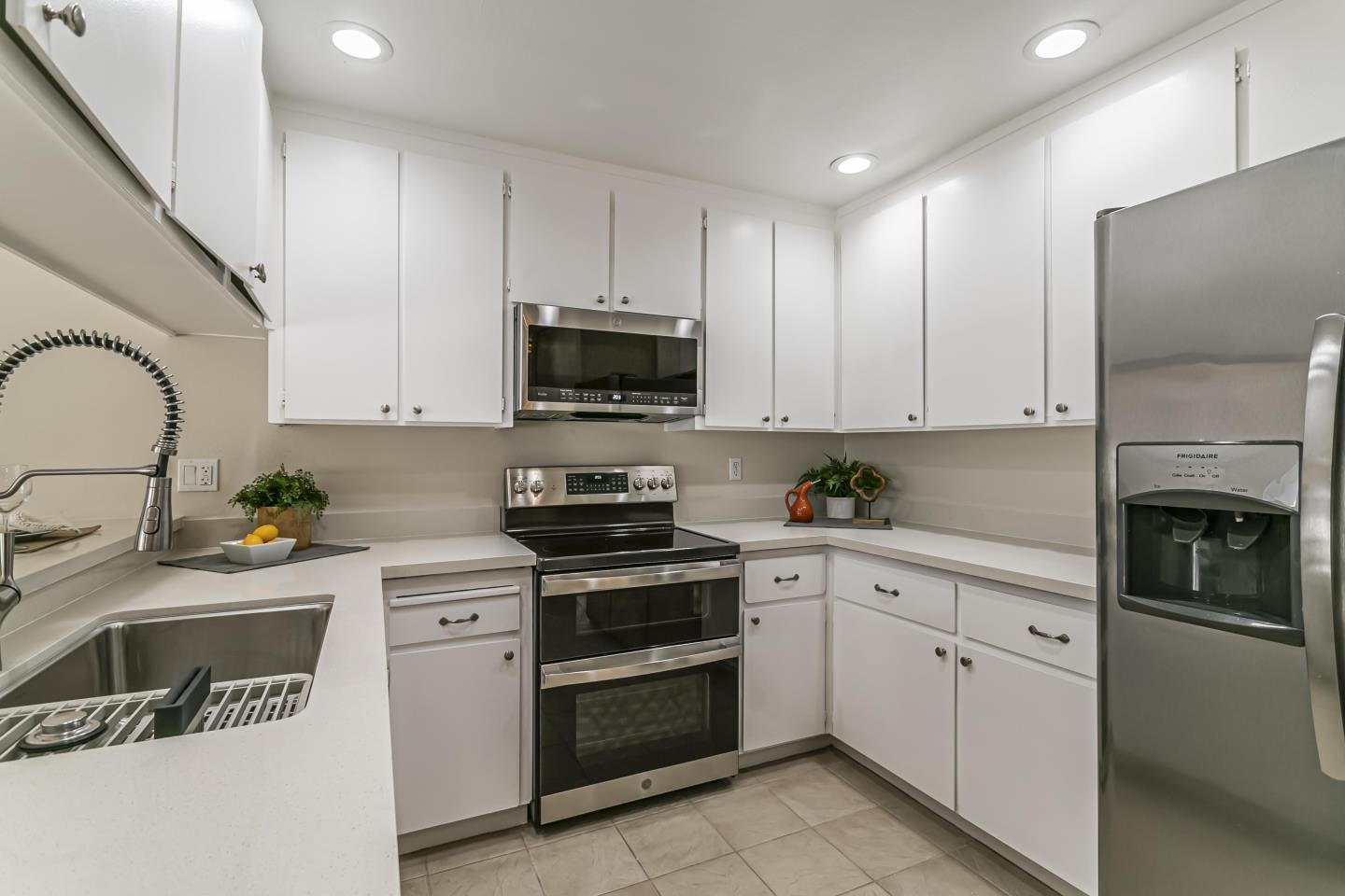 Detail Gallery Image 12 of 30 For 2206 Almaden Road Rd #B,  San Jose,  CA 95125 - 2 Beds | 2 Baths