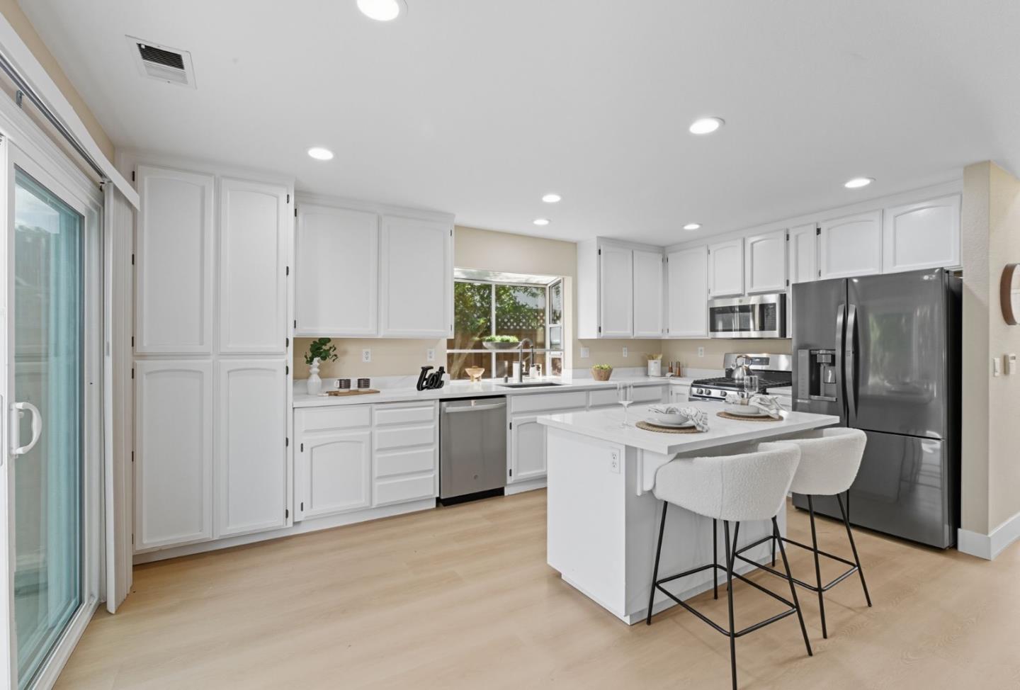Detail Gallery Image 11 of 30 For 2666 Hesselbein Way, San Jose,  CA 95148 - 4 Beds | 3 Baths