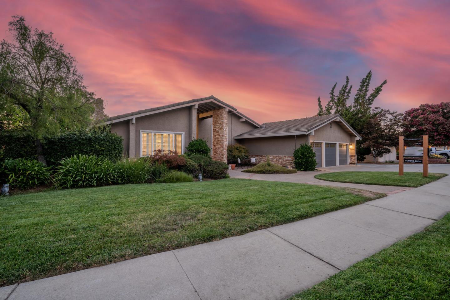 Detail Gallery Image 4 of 38 For 3165 Meadowlands Ln, San Jose,  CA 95135 - 4 Beds | 3 Baths