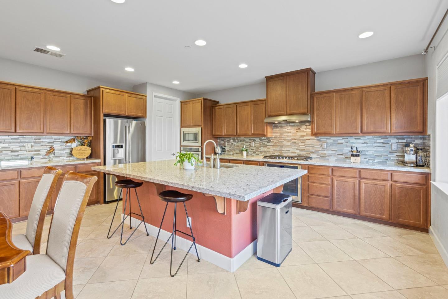 Detail Gallery Image 10 of 34 For 1145 Oak Brook Way, Gilroy,  CA 95020 - 5 Beds | 4/1 Baths