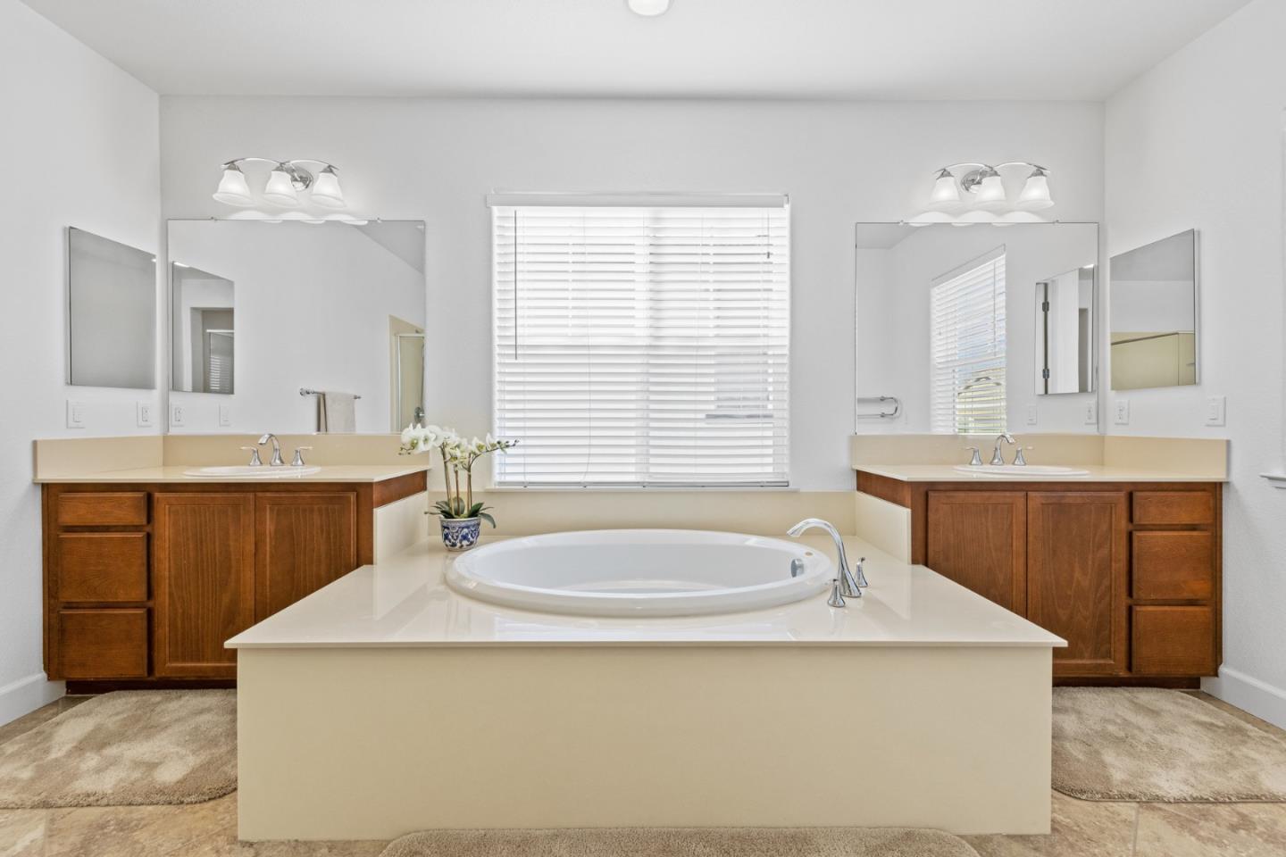Detail Gallery Image 16 of 34 For 1145 Oak Brook Way, Gilroy,  CA 95020 - 5 Beds | 4/1 Baths
