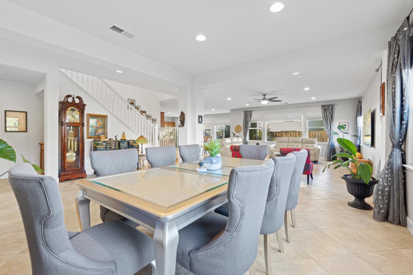 Detail Gallery Image 4 of 34 For 1145 Oak Brook Way, Gilroy,  CA 95020 - 5 Beds | 4/1 Baths