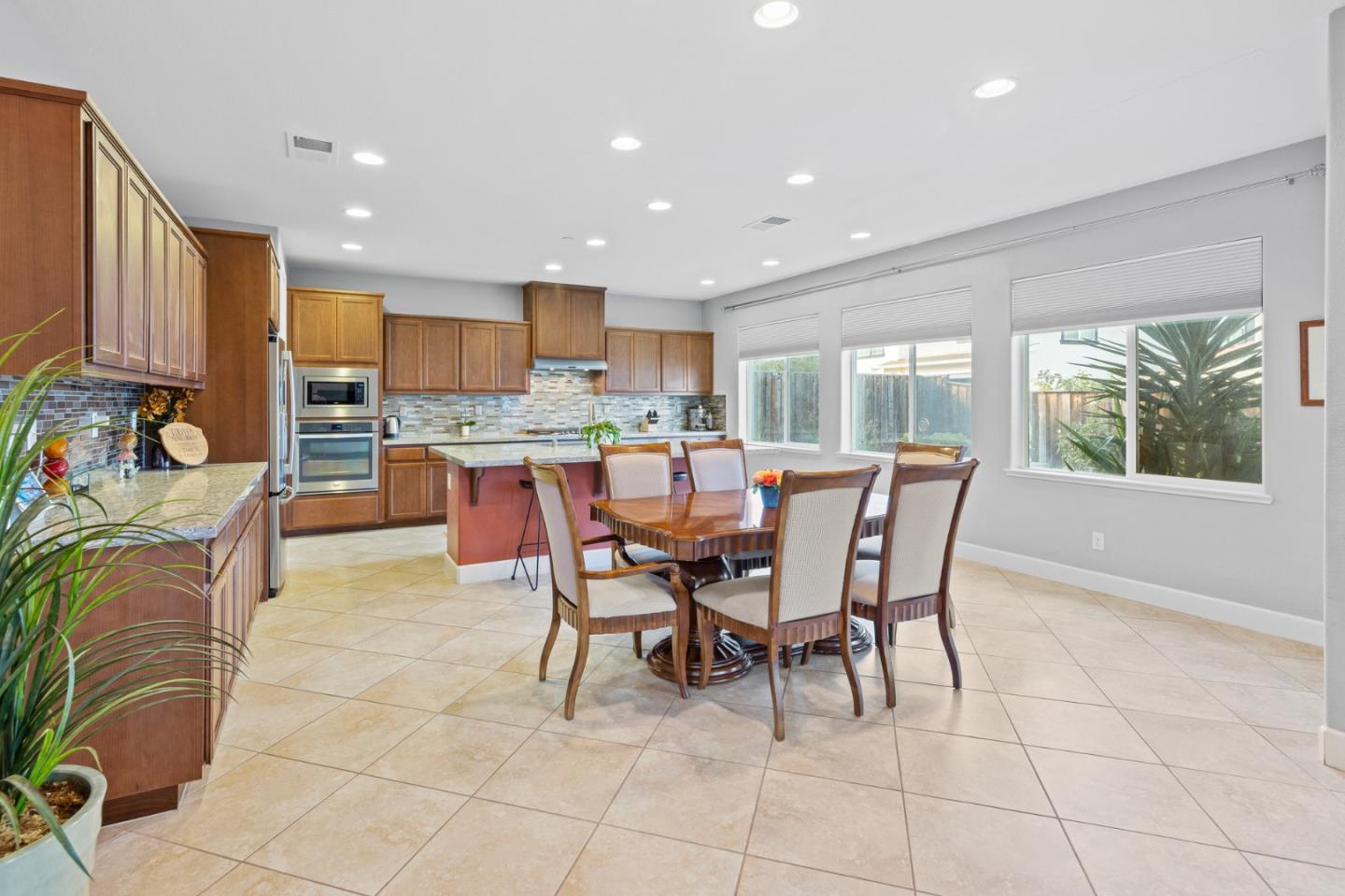 Detail Gallery Image 9 of 34 For 1145 Oak Brook Way, Gilroy,  CA 95020 - 5 Beds | 4/1 Baths