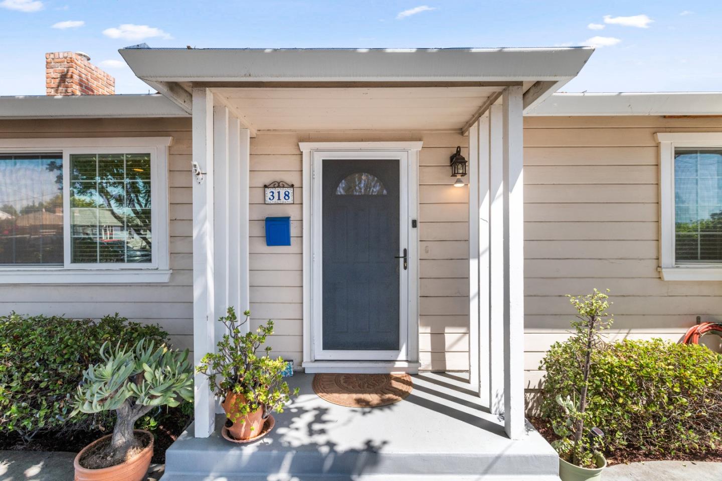 Detail Gallery Image 2 of 27 For 318 Doris Ave, San Jose,  CA 95127 - 4 Beds | 2 Baths