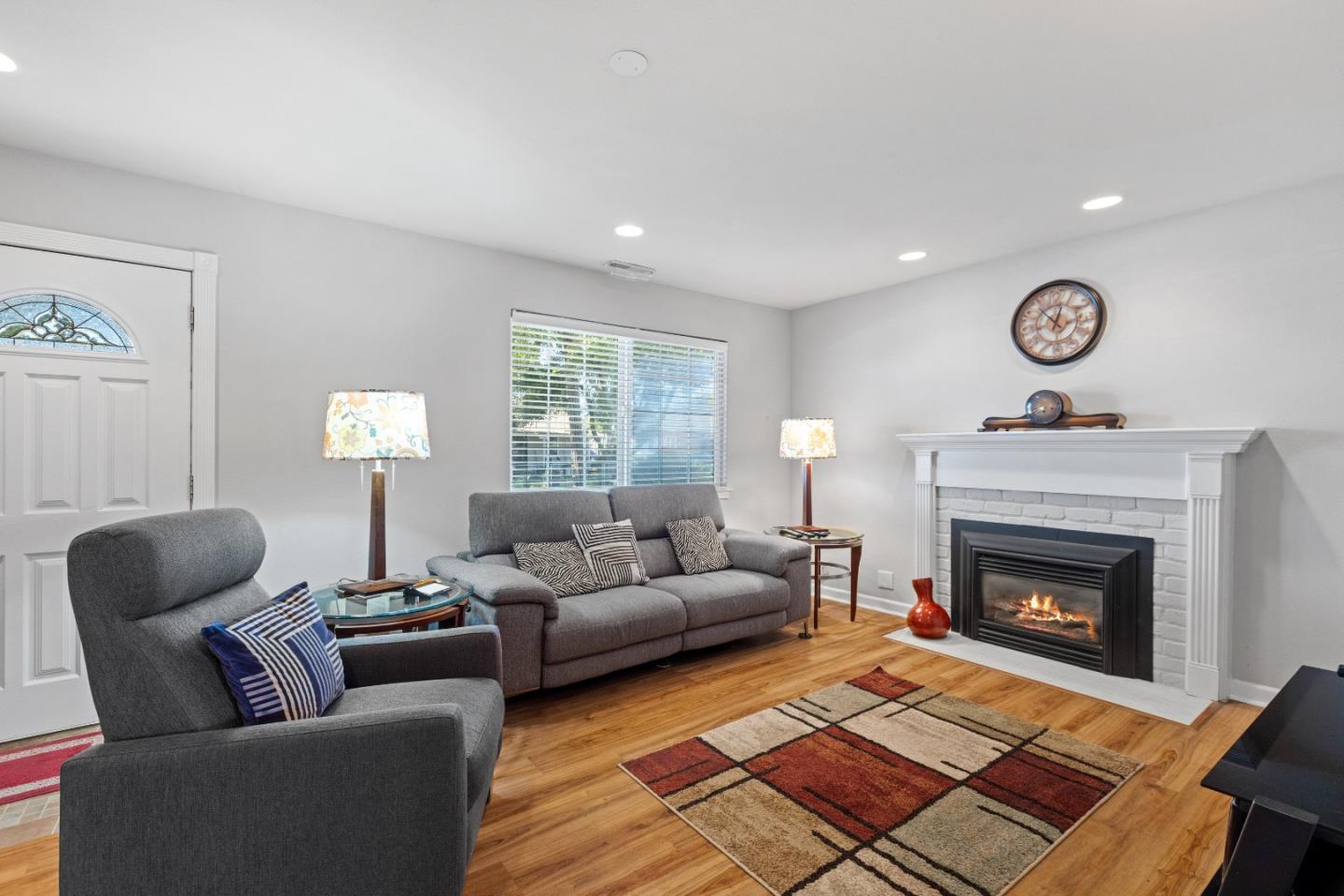 Detail Gallery Image 4 of 27 For 318 Doris Ave, San Jose,  CA 95127 - 4 Beds | 2 Baths