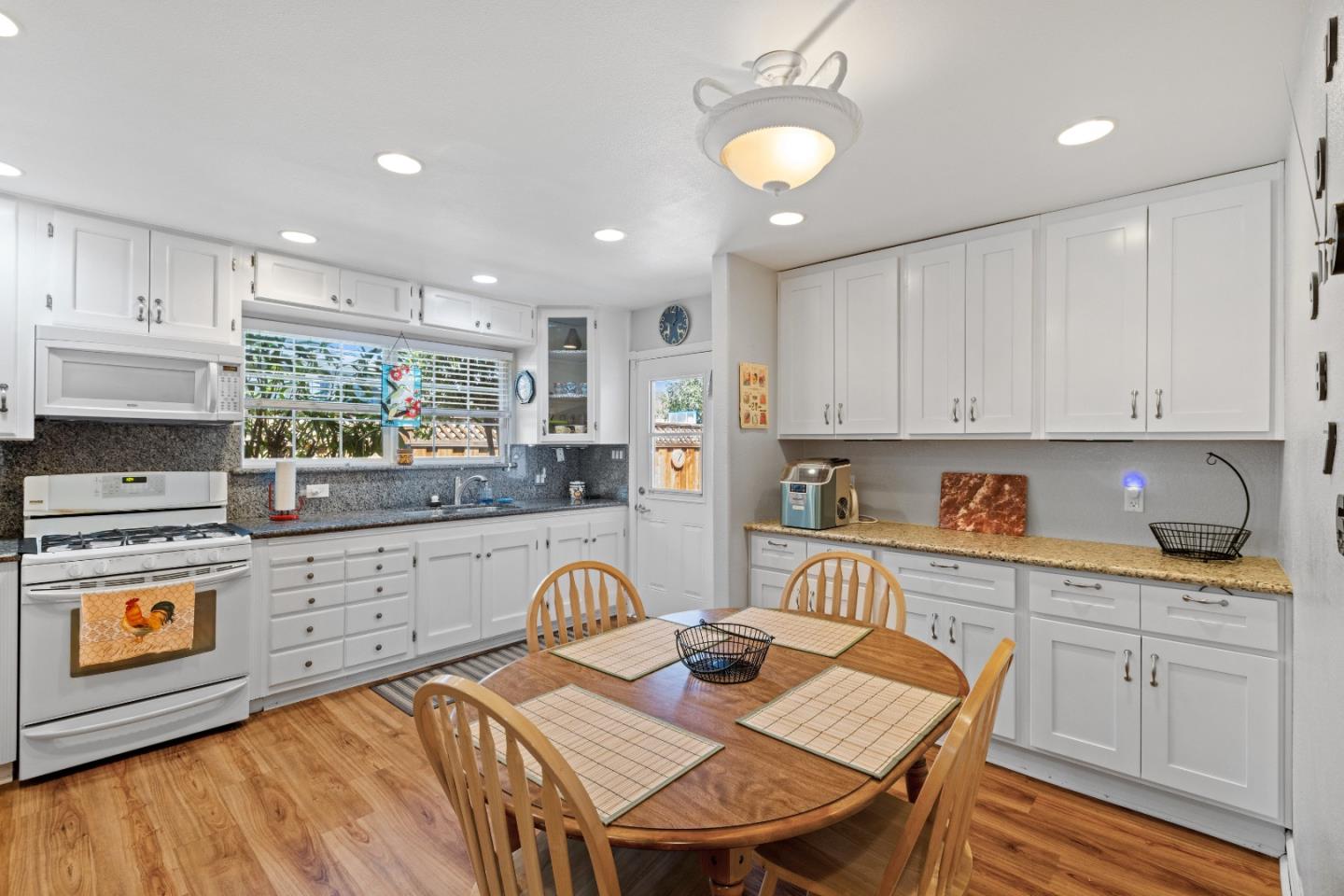 Detail Gallery Image 9 of 27 For 318 Doris Ave, San Jose,  CA 95127 - 4 Beds | 2 Baths
