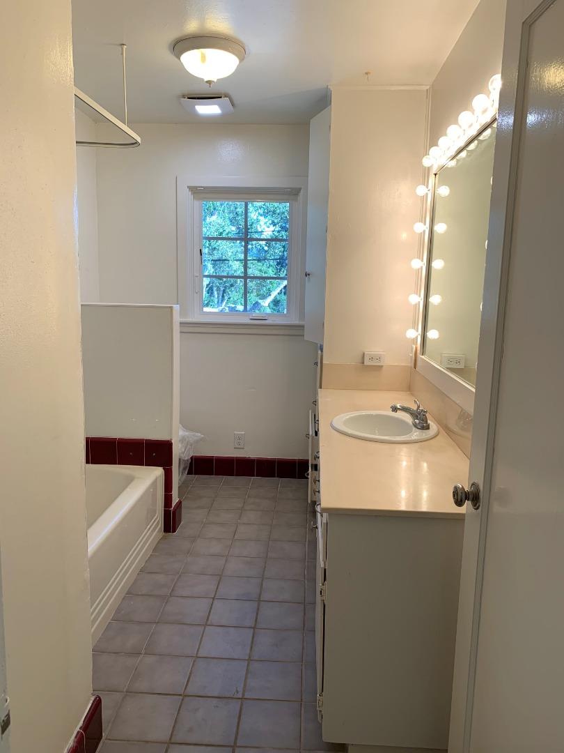 Detail Gallery Image 11 of 33 For 32 via Ventura, Monterey,  CA 93940 - – Beds | – Baths